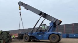 Praxisnahe Ausbildung Reachstacker mit Kranhaken im Hafen Mannheim