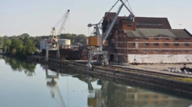 Portalkran mit Ausleger am Hafen Hildesheim bei der Kranführerausbildung