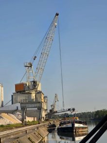 Portalkran mit Ausleger am Hafen Hildesheim bei der Kranführerausbildung