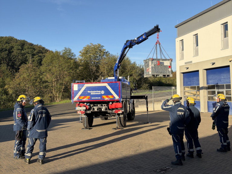 Ladekran des THW Dillenburg bei der Ladekran Schulung