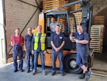 Gabelstaplerschein Ausbildung – Teilnehmer beim praktischen Gabelstapler-Training